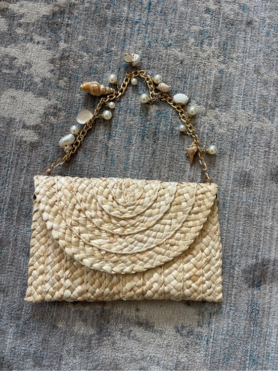 REVOLVE Handbags - Coastal Shell Mermaid  Bag with Gold Chain and Shell Charms - Cream NEW